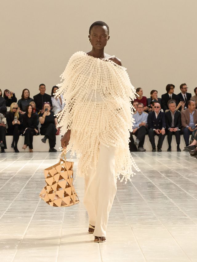من مجموعة أزياء Balenciaga لصيف 2027