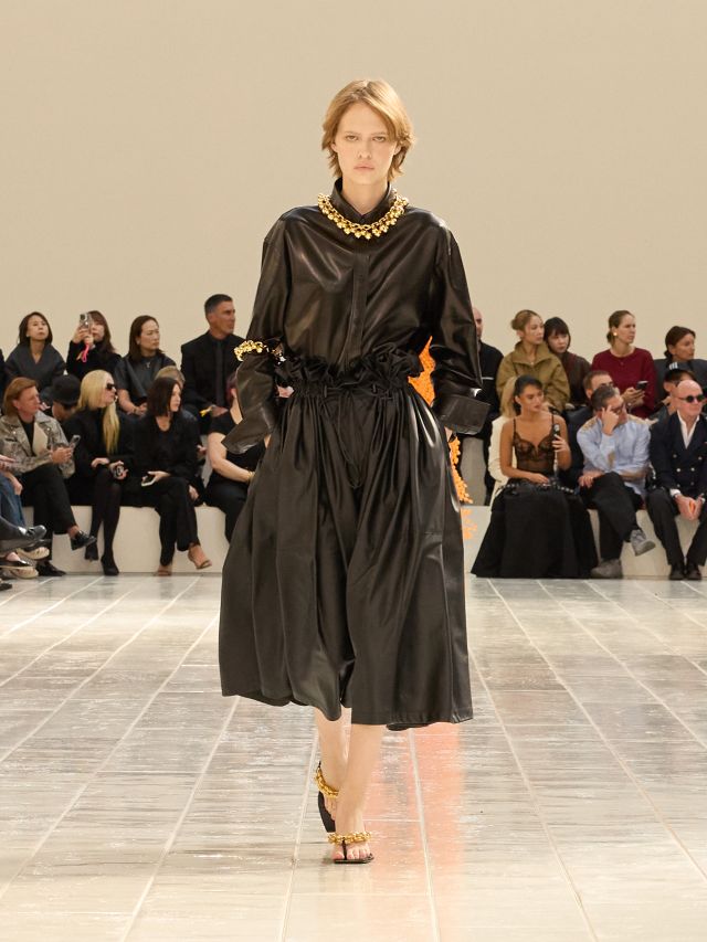 من مجموعة أزياء Balenciaga لصيف 2027