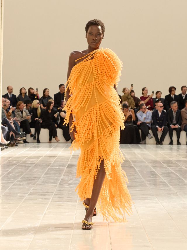 من مجموعة أزياء Balenciaga لصيف 2027