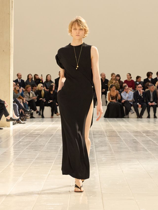 من مجموعة أزياء Balenciaga لصيف 2027