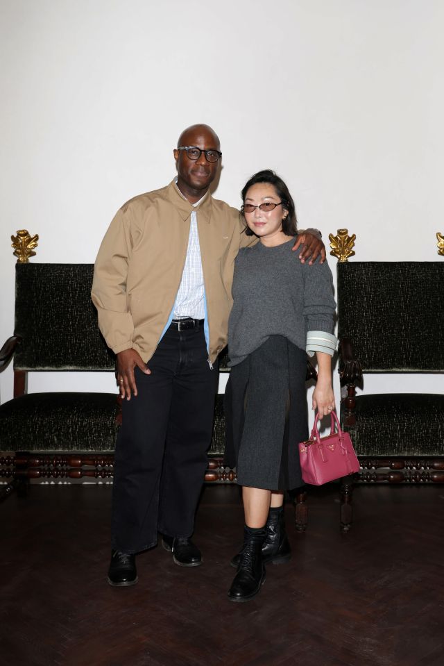 Berry Jenkins وLulu Wang في عشاء Prada لمجموعة ربيع وصيف 2027