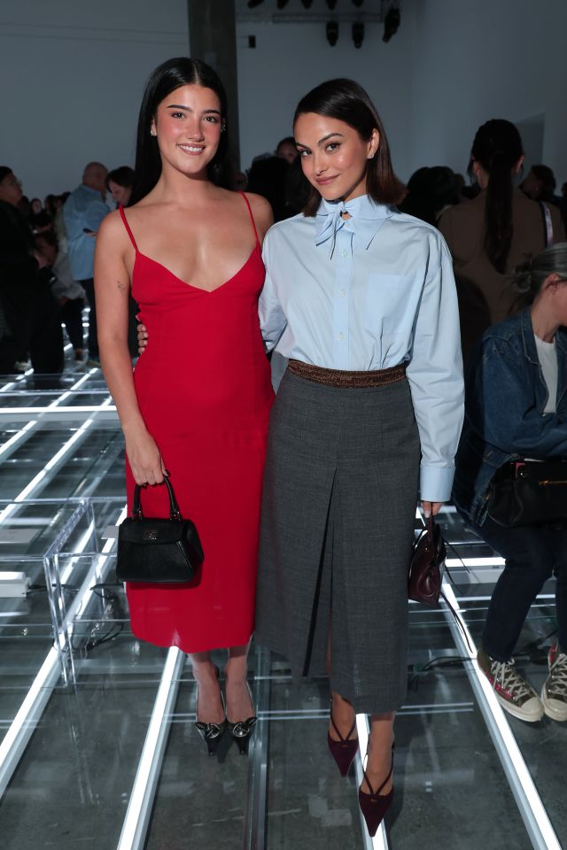 Charli D’Amelio وCamila Mendes في عرض Prada لربيع وصيف 2027