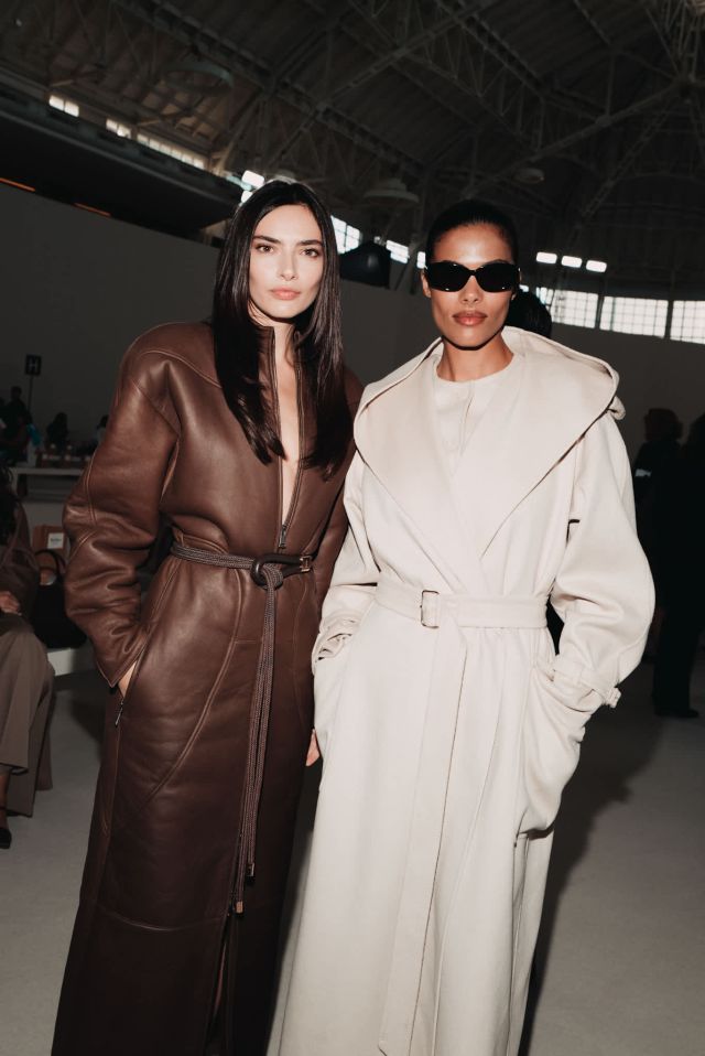 Chiara Pasetto وTina Kunakey في عرض Max Mara لربيع وصيف 2027