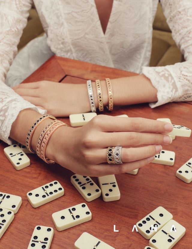 خاتم My Dior من الذهب الأبيض، خاتم My Dior من الذهب الأصفر ومزيّن باللاكيه الأسود، سوار My Dior من الذهب الأصفر ومزيّن باللاكيه الأسود، أساور  My Diorمن الذهب الوردي، سوار My Dior من الذهب الأبيض، وأساور My Dior من الذهب الأصفر والذهب الأبيض من Dior Fine Jewellery 
