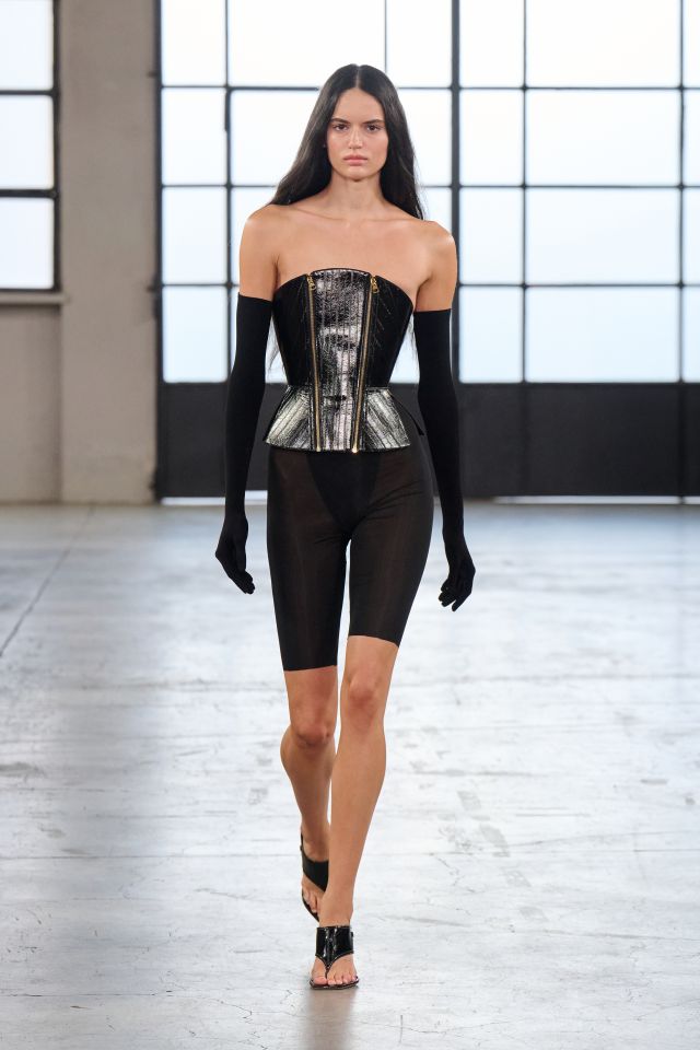 من عرض أزياء Elisabetta Franchi لربيع وصيف 2027