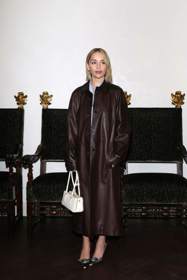 Emilia Clarke في عشاء Prada لمجموعة ربيع وصيف 2027