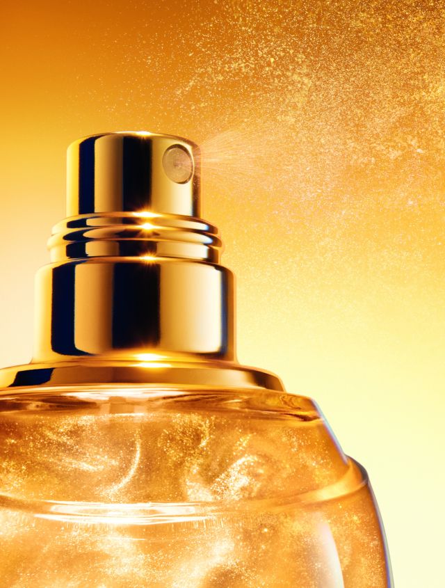 رذاذ الشعر J’adore من Dior، لمسة عطرية تضفي على الشعر إشراقة آسرة