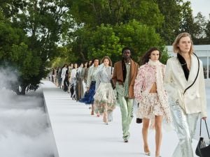 مجموعة الأزياء النسائية لموسم صيف 2027 من Dior: تجاوز المألوف