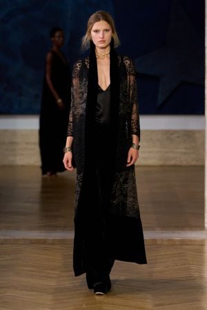أسبوع ميلانو: FENDI Couture حين تصبح الأزياء احتفاءً بالجسد والرغبة