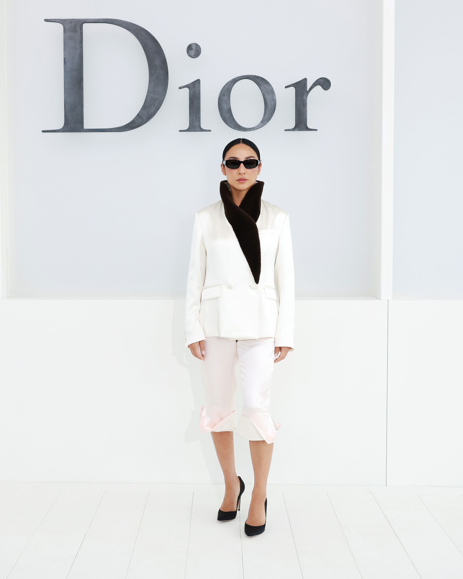 Greta Lee في عرض Dior لصيف 2027