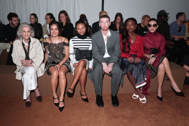 Giovanna Gentile Ferragamo و Chase Sui Wonders و Myha'la و Caleb Moore Freundlich و Kibriyaa Morgan و Fernanda Castillo في عرض Ferragamo لربيع وصيف 2027