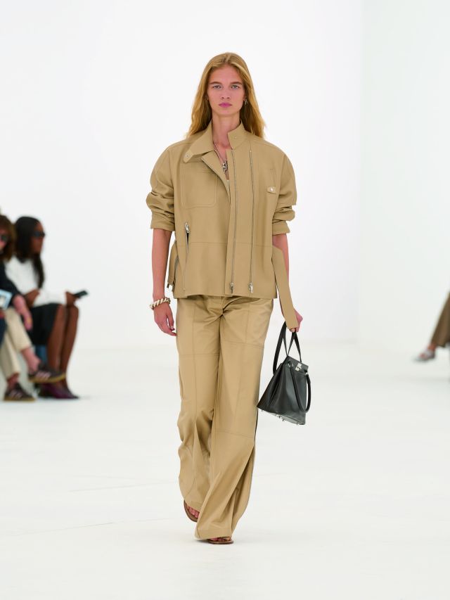 من مجموعة أزياء Hermès لربيع وصيف 2027