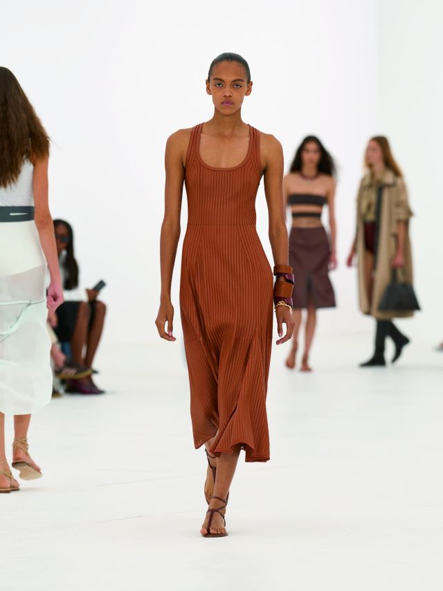 من مجموعة أزياء Hermès لربيع وصيف 2027