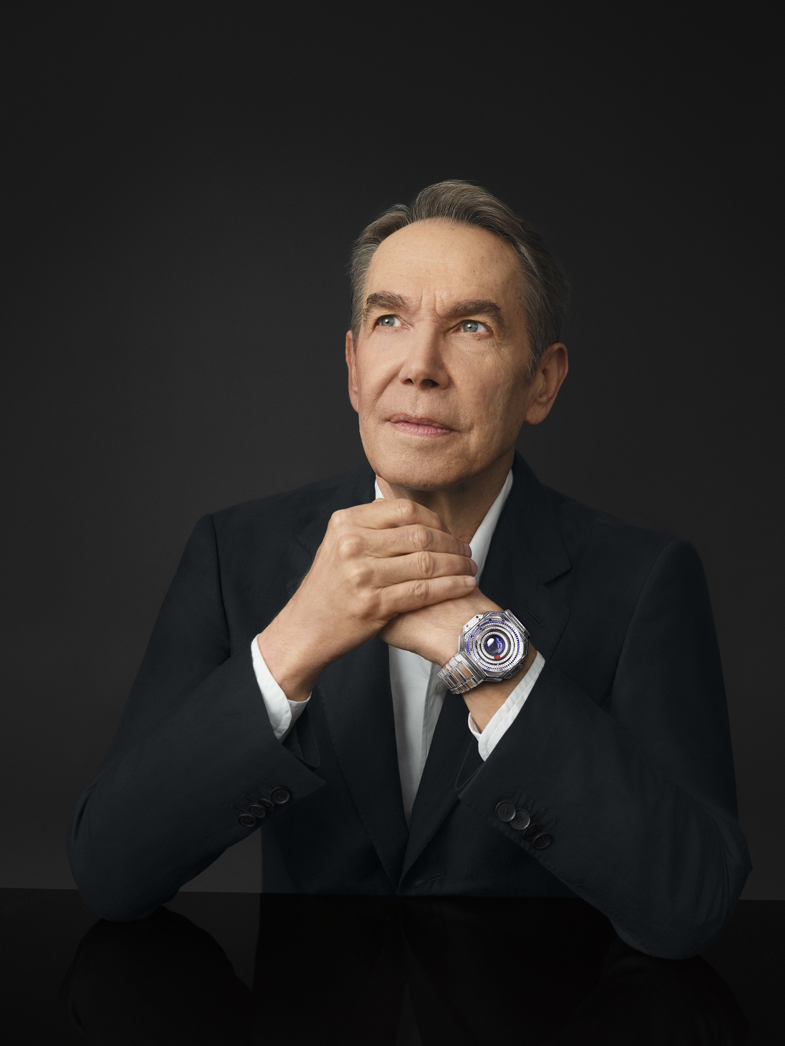 جيف كونز يرتدي ساعة MP-14 Origin by Jeff Koons جيف كونز يرتدي ساعة MP-14 Origin by Jeff Koons