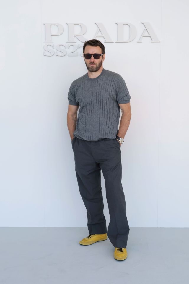 Joel Edgerton في عرض Prada لربيع وصيف 2027