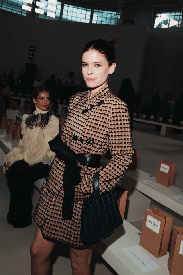 Kate Mara في عرض Max Mara لربيع وصيف 2027