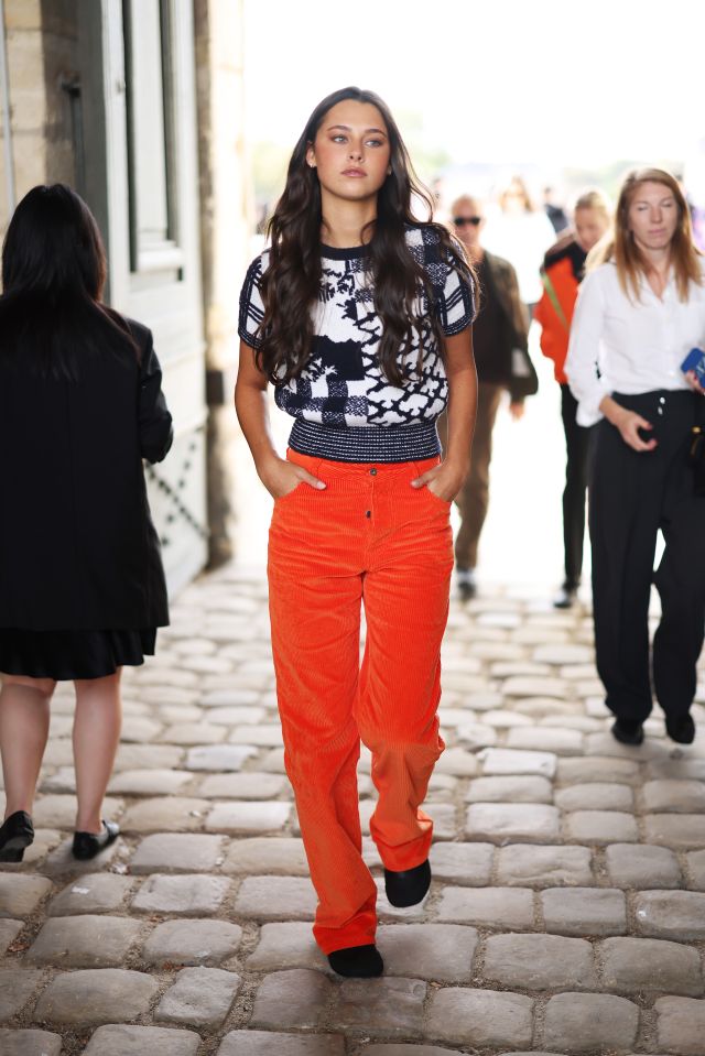 Beau Gadsdon في عرض أزياء LOEWE لربيع وصيف 2027