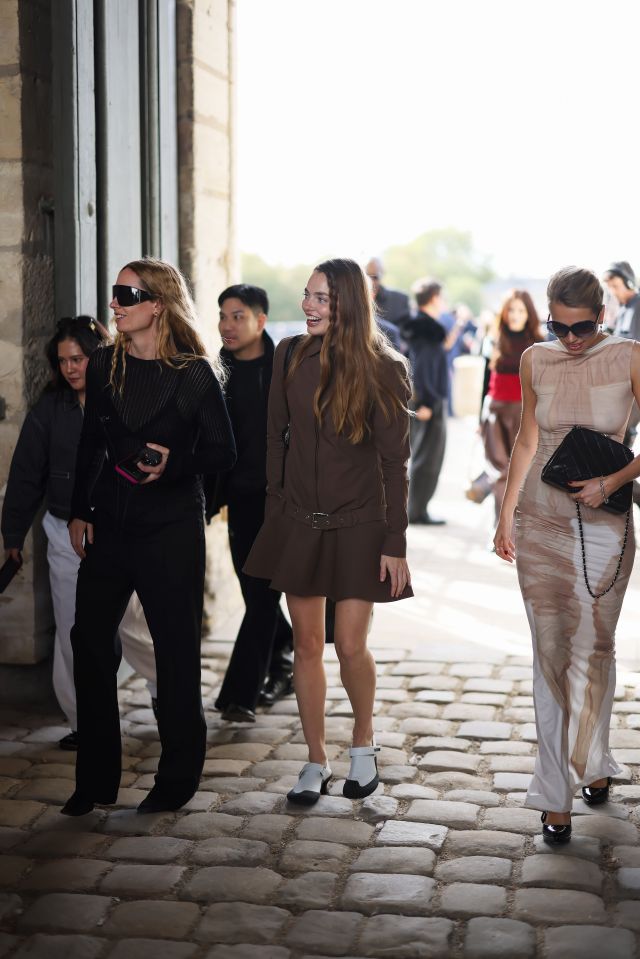 Kristine Froseth في عرض أزياء LOEWE لربيع وصيف 2027