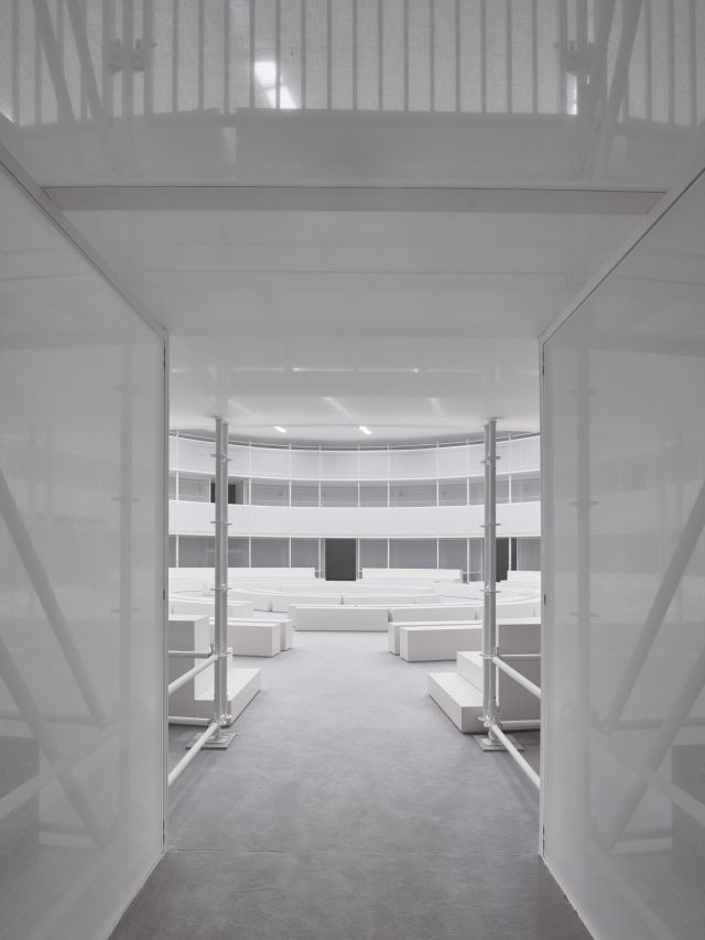 مساحة عرض LOEWE لربيع وصيف 2027