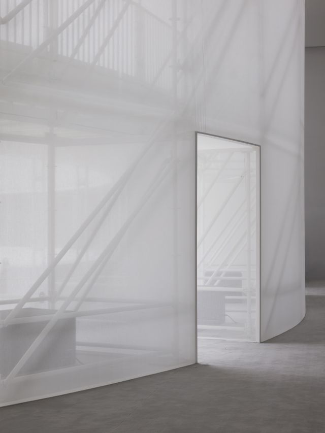 مساحة عرض LOEWE لربيع وصيف 2027