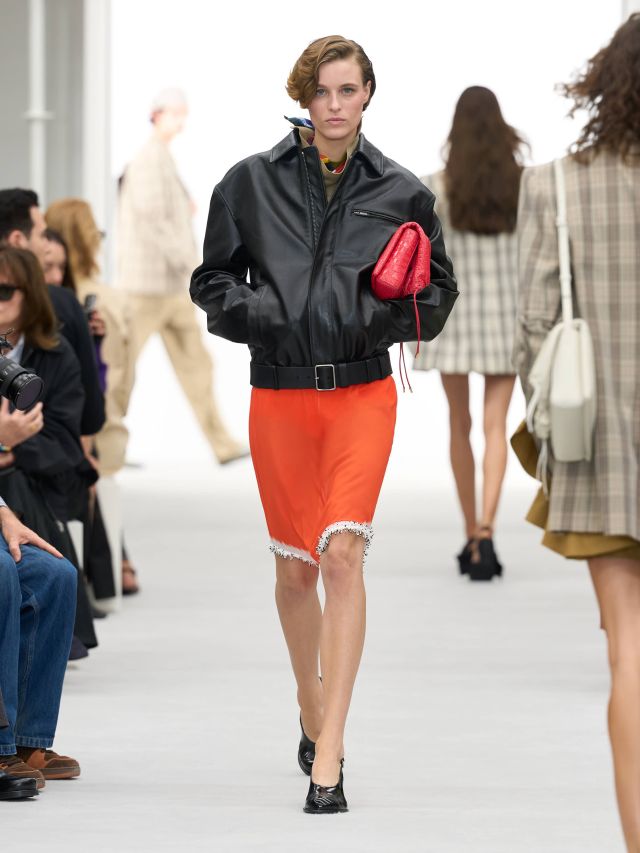 من عرض أزياء LOEWE لربيع وصيف 2027