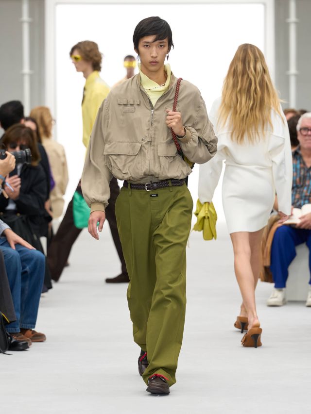 من عرض أزياء LOEWE لربيع وصيف 2027