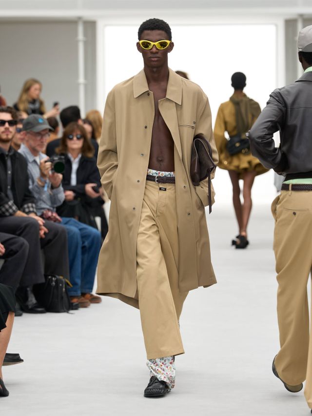من عرض أزياء LOEWE لربيع وصيف 2027