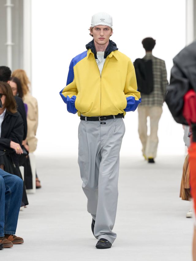 من عرض أزياء LOEWE لربيع وصيف 2027