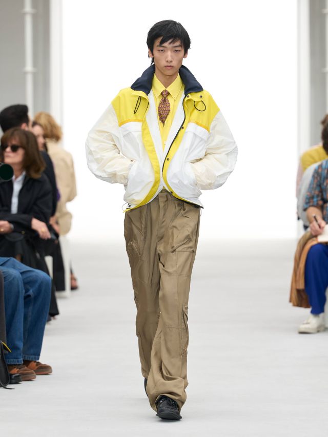 من عرض أزياء LOEWE لربيع وصيف 2027