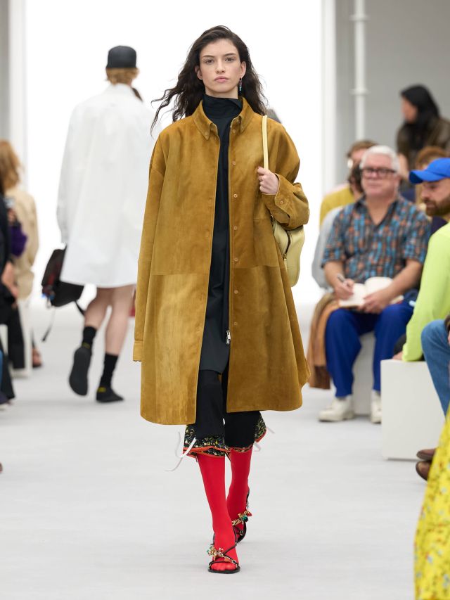 من عرض أزياء LOEWE لربيع وصيف 2027