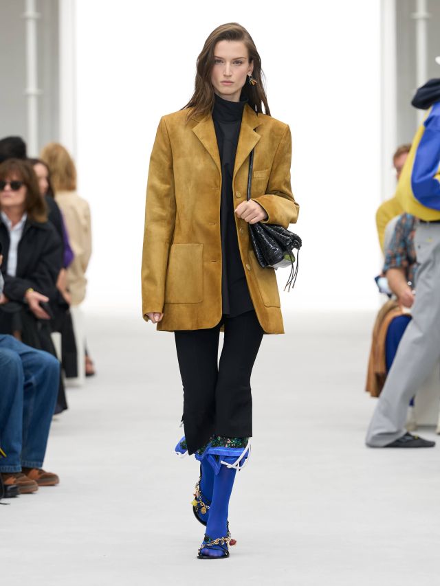 من عرض أزياء LOEWE لربيع وصيف 2027