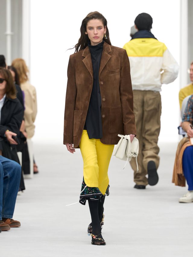 من عرض أزياء LOEWE لربيع وصيف 2027