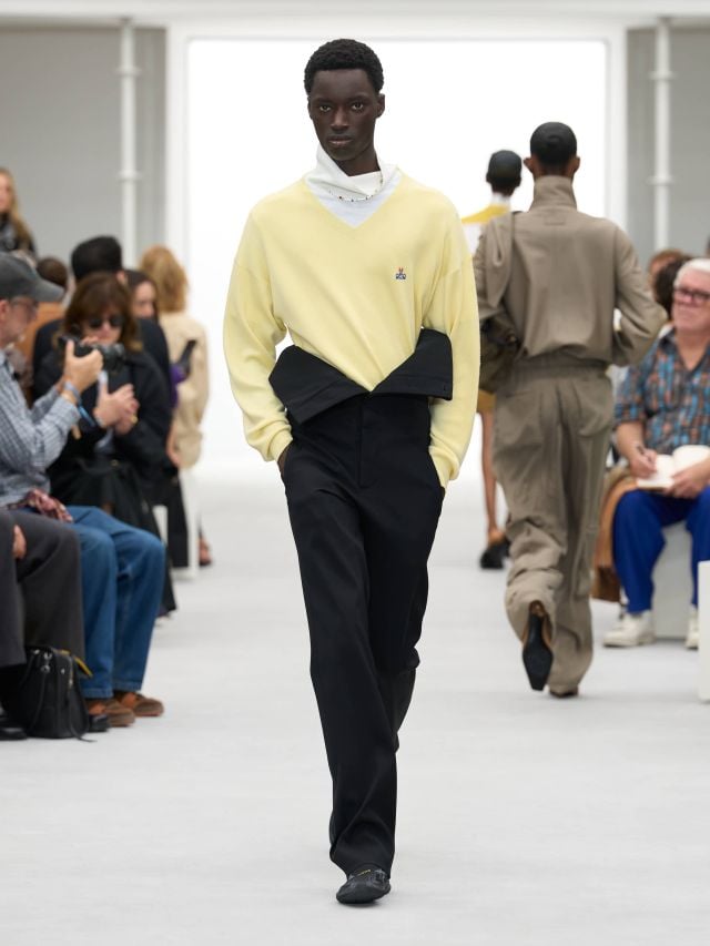 من عرض أزياء LOEWE لربيع وصيف 2027
