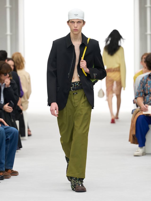 من عرض أزياء LOEWE لربيع وصيف 2027