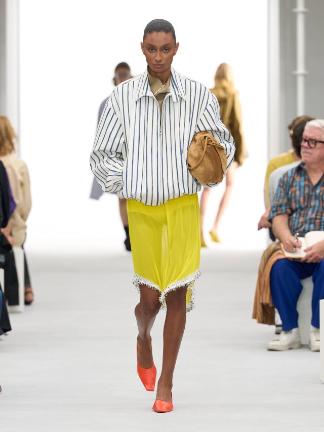 من عرض أزياء LOEWE لربيع وصيف 2027