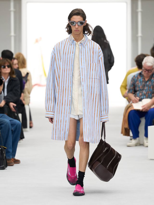 من عرض أزياء LOEWE لربيع وصيف 2027