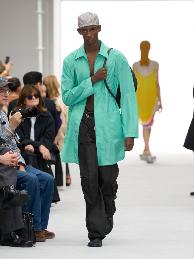 من عرض أزياء LOEWE لربيع وصيف 2027