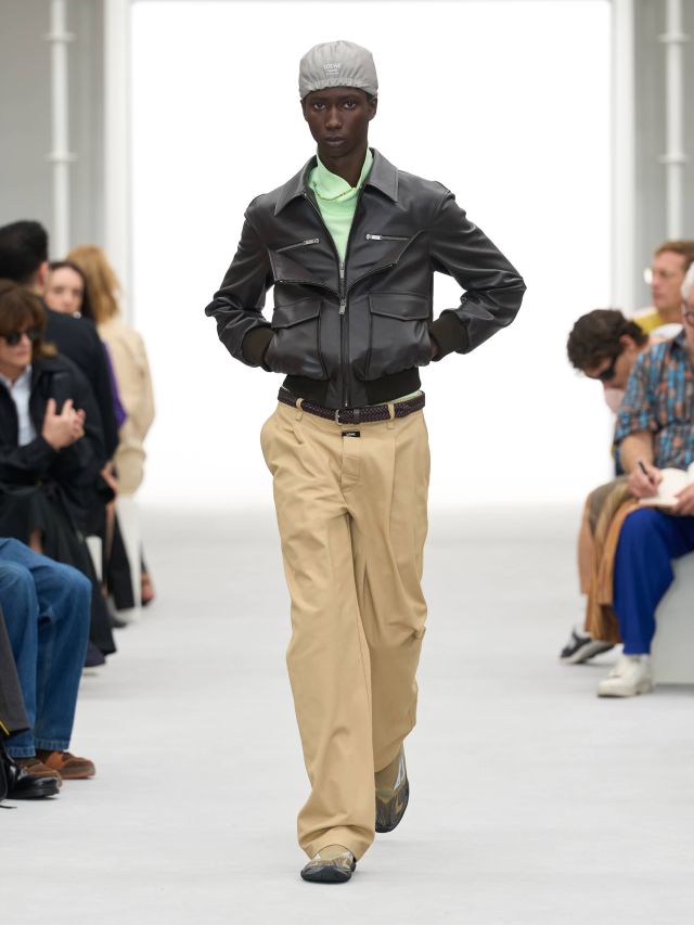 من عرض أزياء LOEWE لربيع وصيف 2027