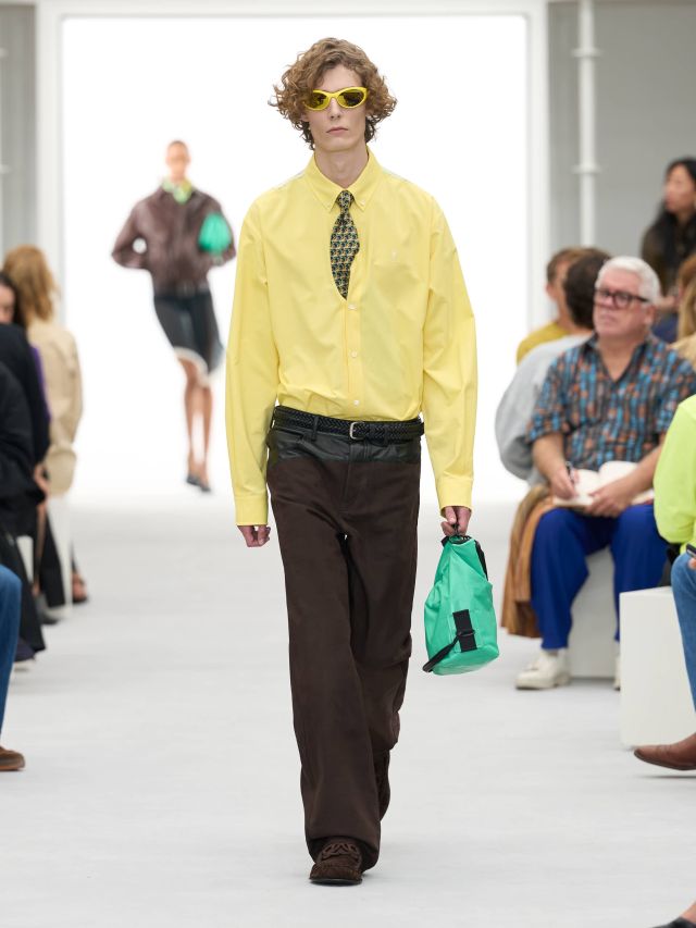 من عرض أزياء LOEWE لربيع وصيف 2027