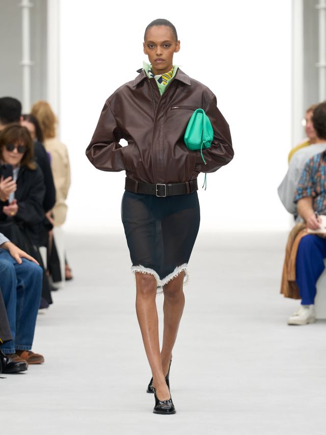 من عرض أزياء LOEWE لربيع وصيف 2027