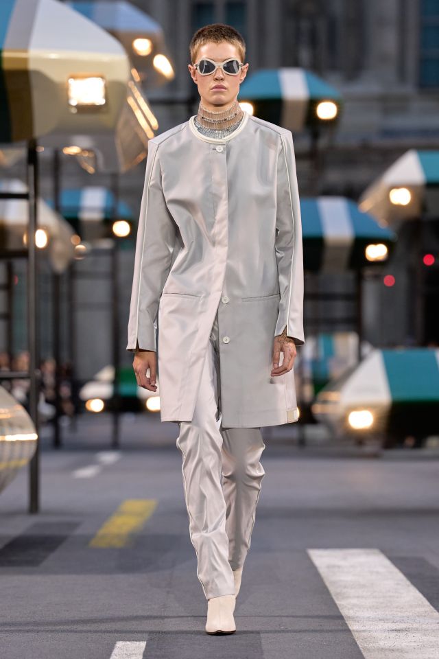 من عرض أزياء LOUIS VUITTON لربيع وصيف 2027