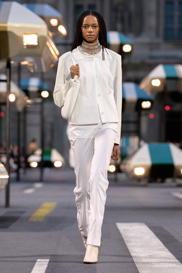من عرض أزياء LOUIS VUITTON لربيع وصيف 2027