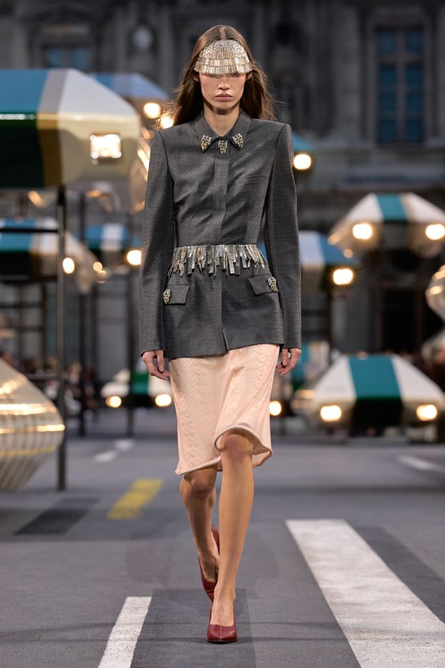 من عرض أزياء LOUIS VUITTON لربيع وصيف 2027