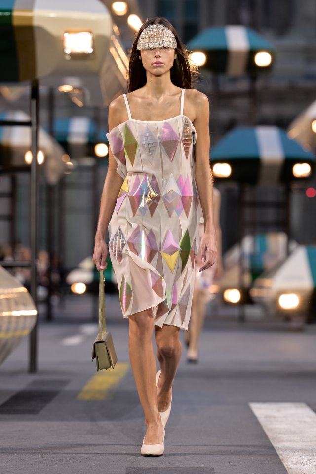 من عرض أزياء LOUIS VUITTON لربيع وصيف 2027