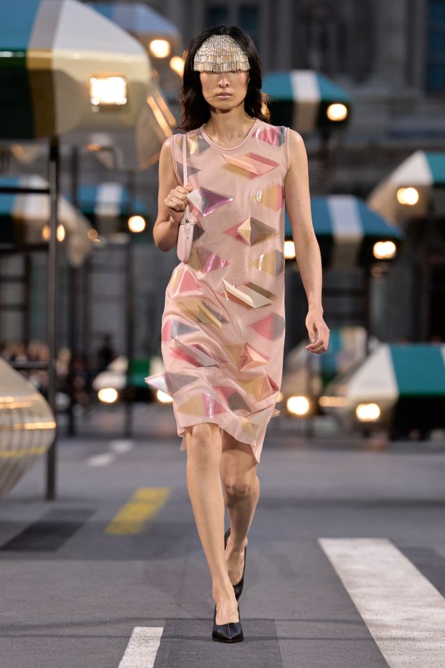 من عرض أزياء LOUIS VUITTON لربيع وصيف 2027