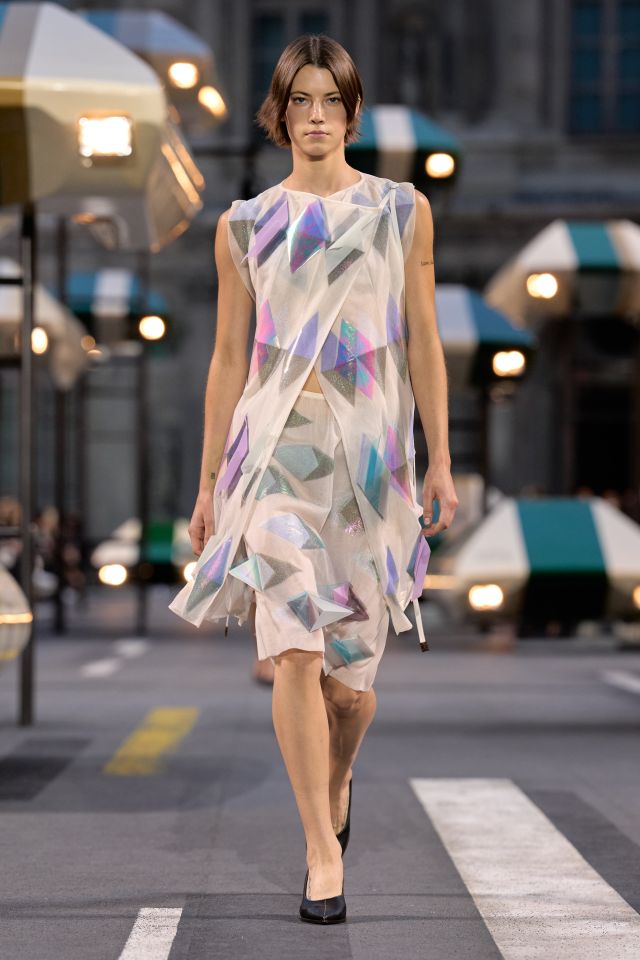 من عرض أزياء LOUIS VUITTON لربيع وصيف 2027