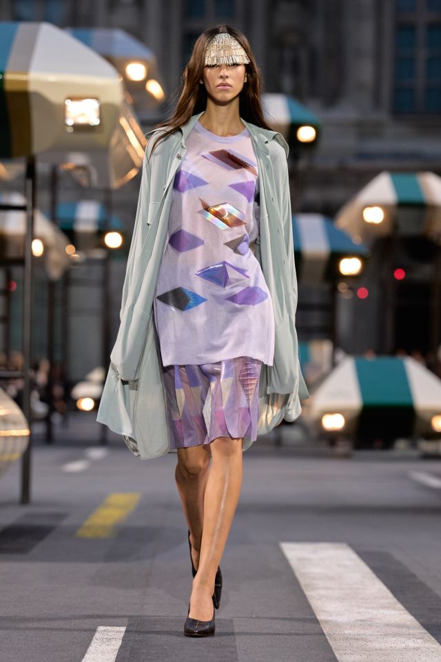 من عرض أزياء LOUIS VUITTON لربيع وصيف 2027