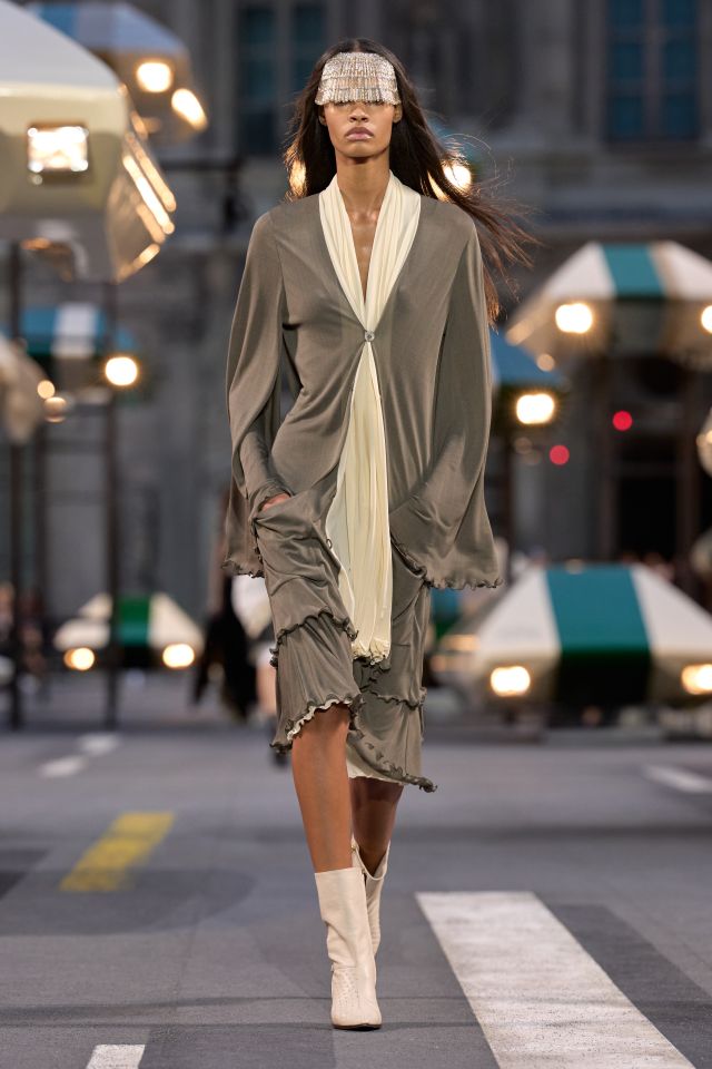 من عرض أزياء LOUIS VUITTON لربيع وصيف 2027