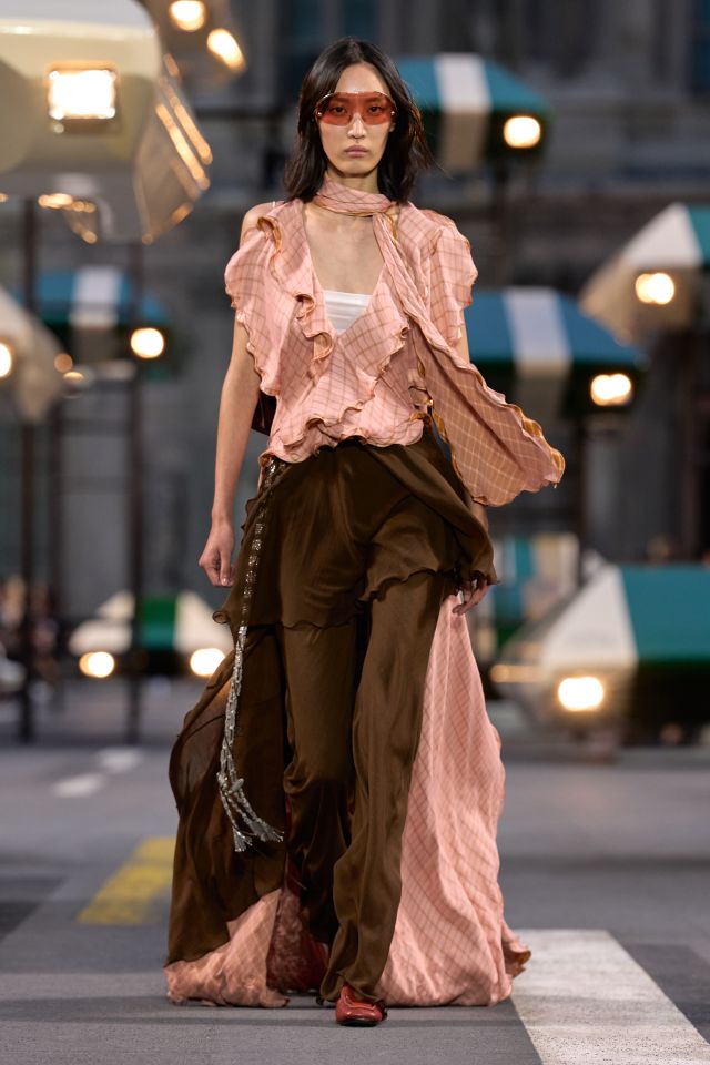 من عرض أزياء LOUIS VUITTON لربيع وصيف 2027