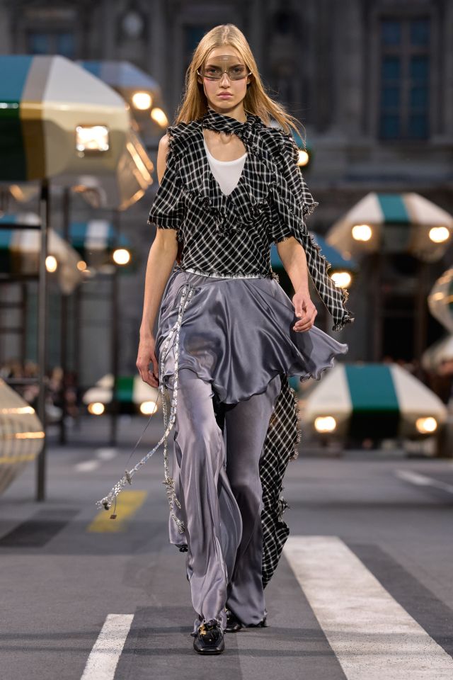 من عرض أزياء LOUIS VUITTON لربيع وصيف 2027